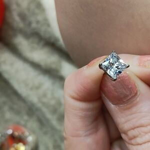 2 carat cubic zirconia stud earring